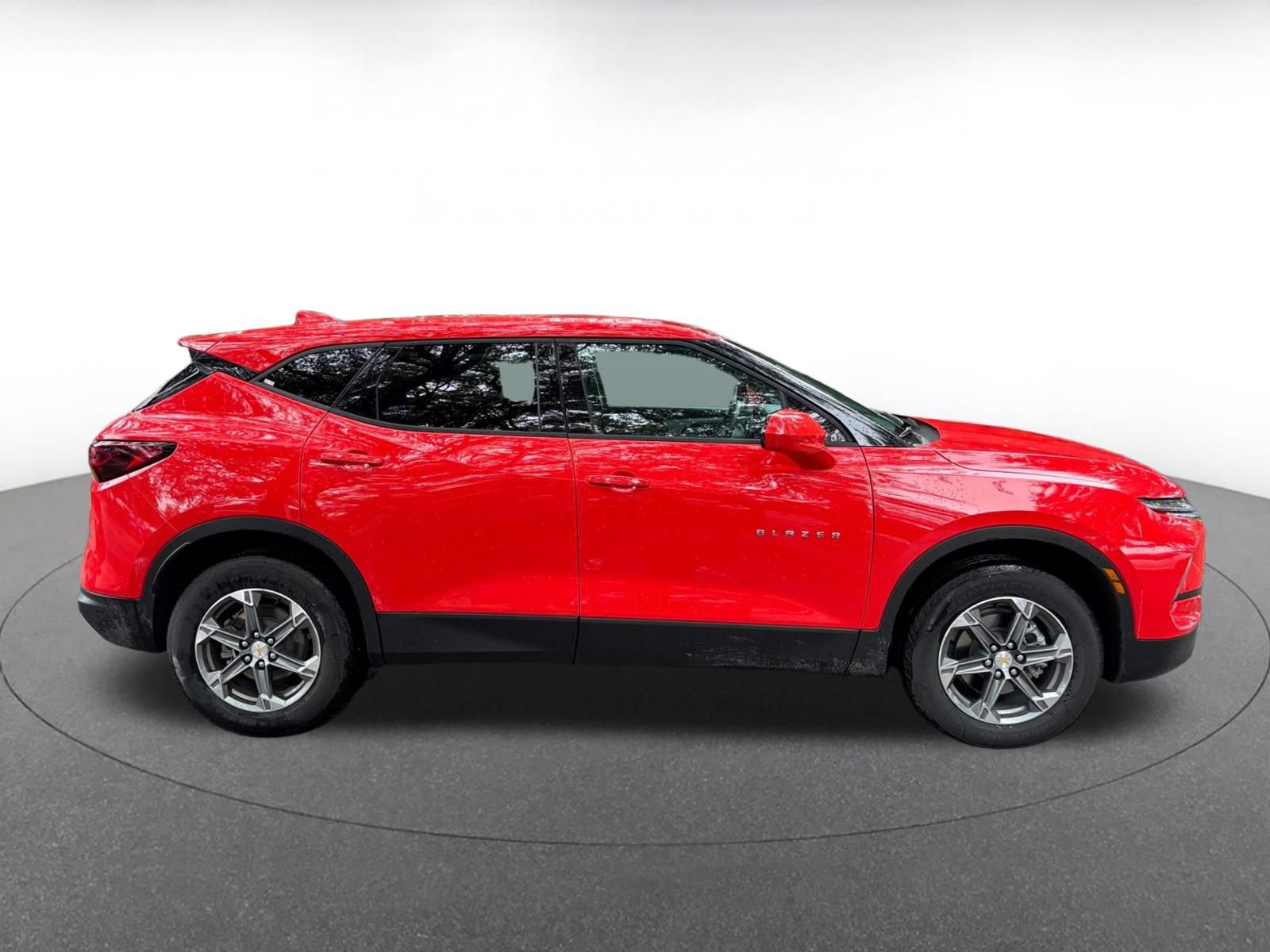 Used 2026 Chevrolet Blazer LT FWD image 13