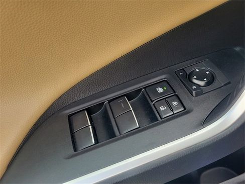 Used 2019 Toyota RAV4 Limited image 23