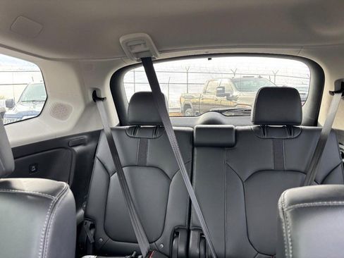 Used 2023 Honda Pilot Touring image 12