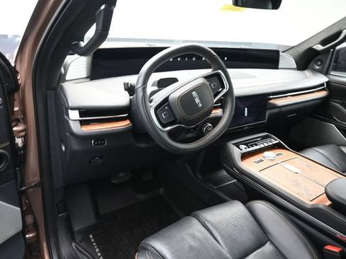 Certified 2025 Lincoln Navigator Black Label AWD/4WD image 9