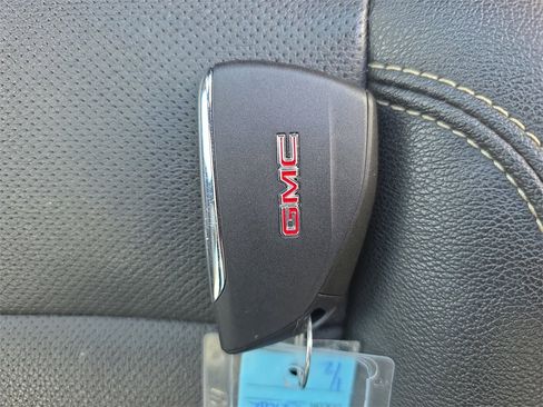 Used 2023 GMC Yukon SLT image 37