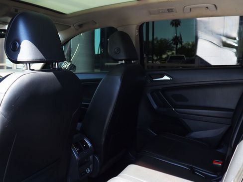 Used 2018 Volkswagen Tiguan SE w/ Panoramic Sunroof Package image 32