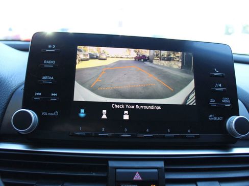 Used 2018 Honda Accord LX image 18