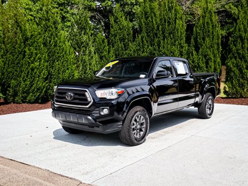 Used 2021 Toyota Tacoma SR5 RWD image 5