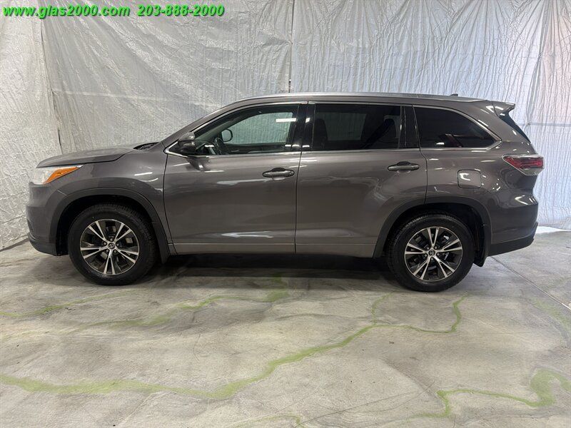 Used 2016 Toyota Highlander XLE AWD/4WD image 13