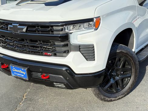Used 2026 Chevrolet Silverado 1500 LT Trail Boss w/ LT Trail Boss Premium Package AWD/4WD image 3