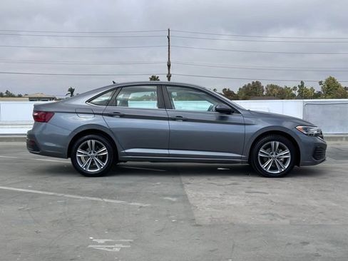 Used 2024 Volkswagen Jetta SE FWD image 30