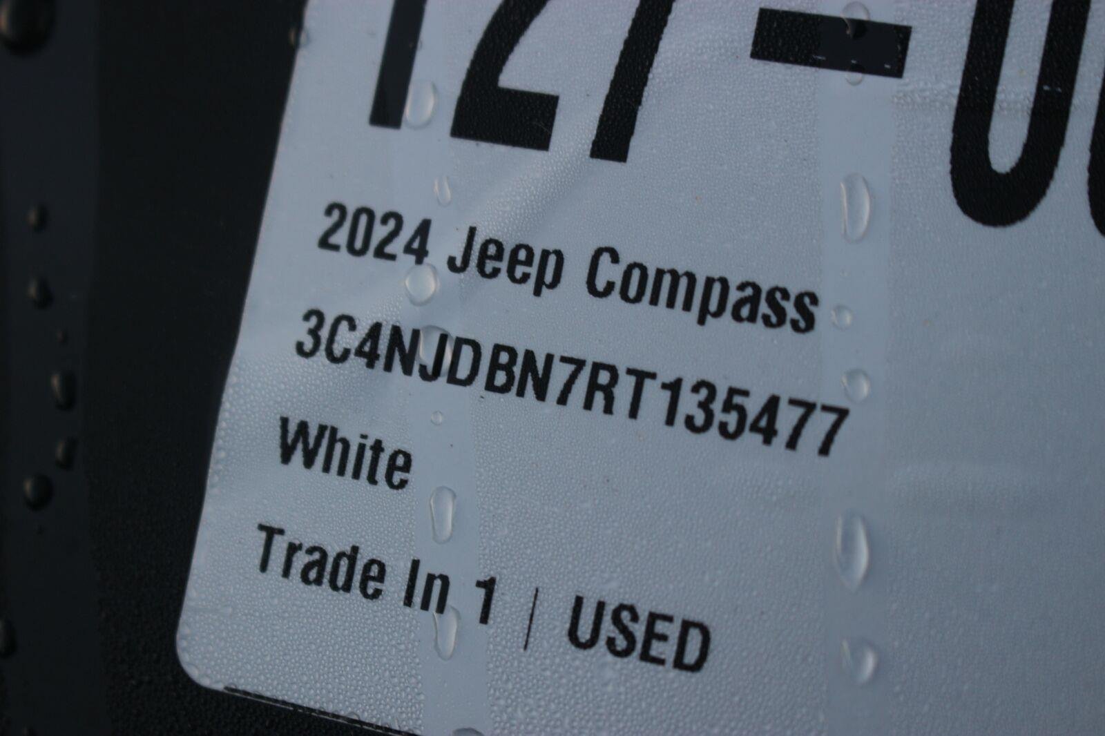 Used 2024 Jeep Compass Latitude AWD/4WD image 39