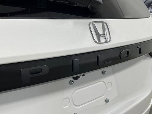 New 2025 Honda Pilot EX-L image 6