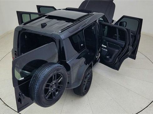 Used 2024 Land Rover Defender 110 S image 87