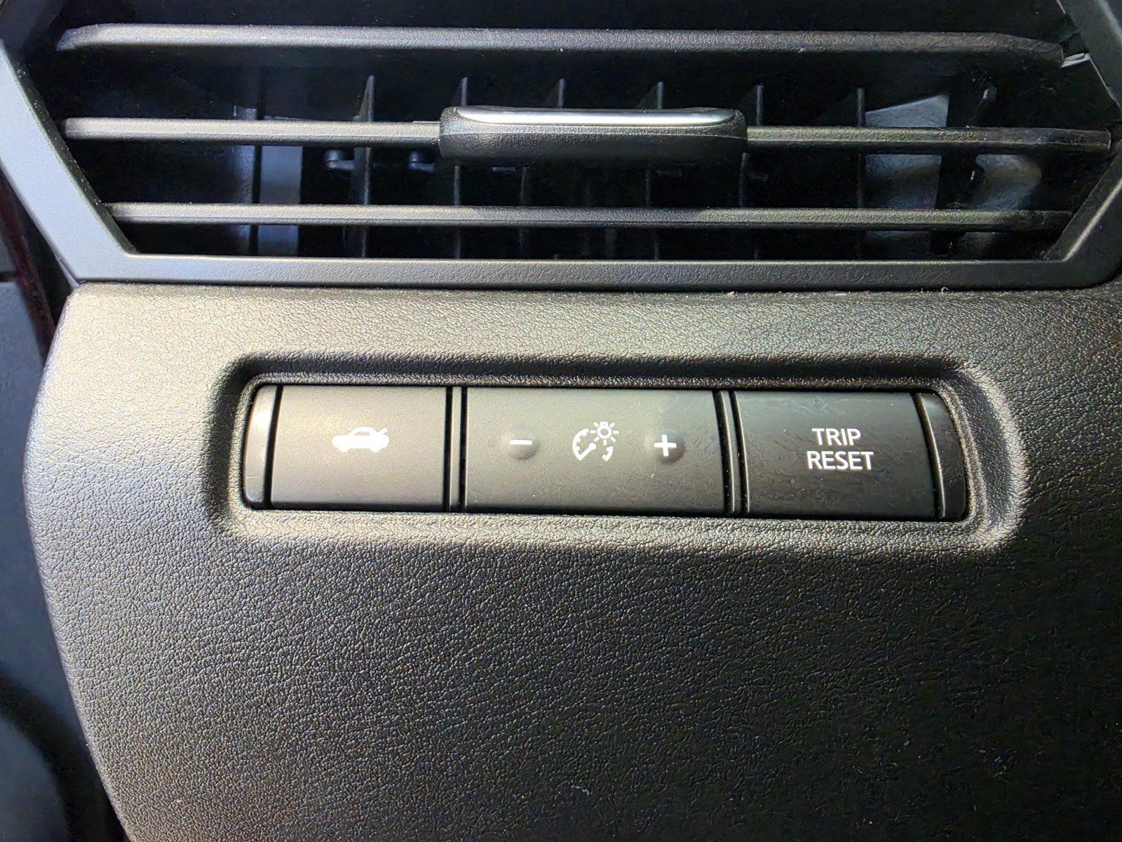 Used 2024 Nissan Altima 2.5 SV FWD image 16