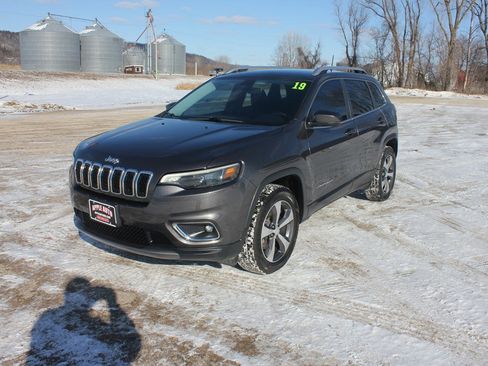 Used 2019 Jeep Cherokee Limited w/ Luxury Group image 1
