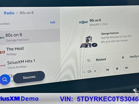 Used 2026 Toyota Sienna XLE FWD image 35