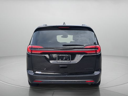 Used 2025 Chrysler Pacifica Limited FWD image 41