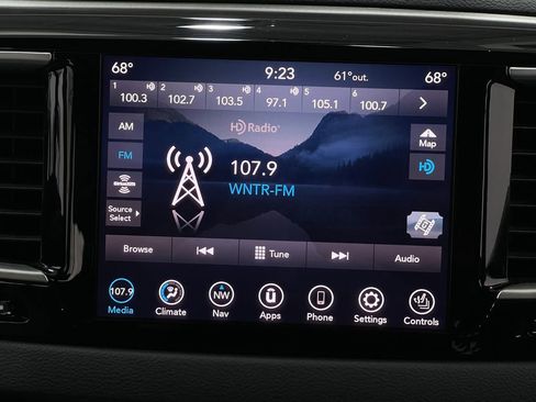 Used 2020 Chrysler Pacifica Touring-L w/ Advanced Safetytec Group image 24