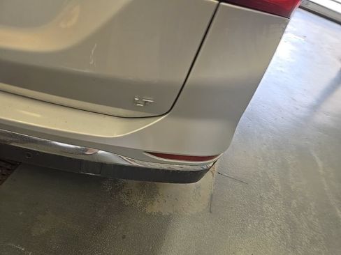 Used 2018 Chevrolet Equinox LT FWD image 4