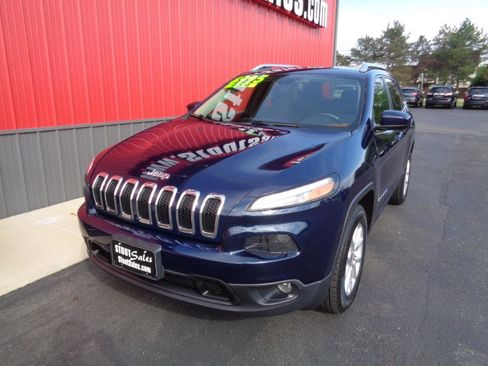 Used 2015 Jeep Cherokee Latitude w/ Cold Weather Group AWD/4WD image 1