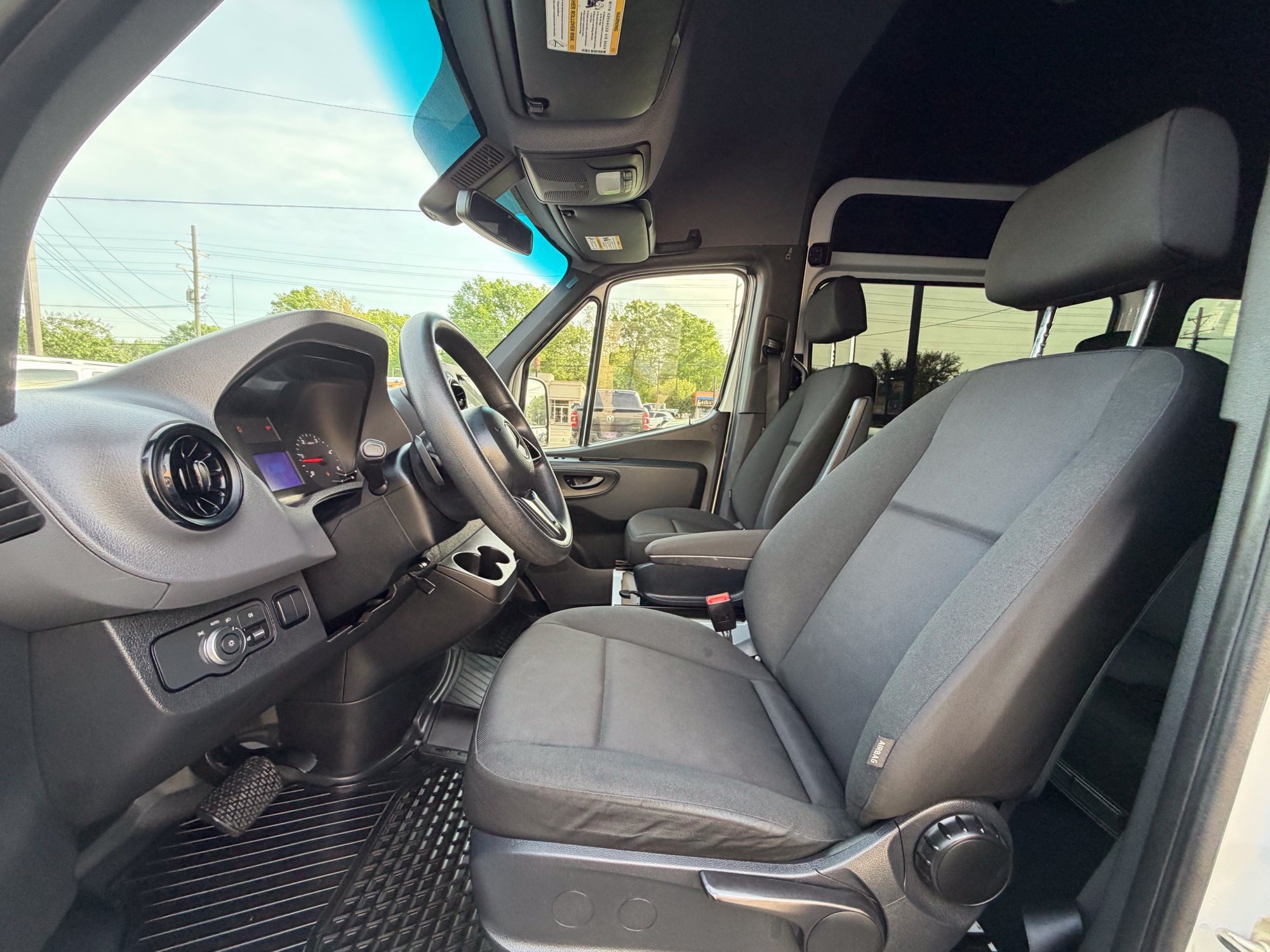 Used 2019 Mercedes-Benz Sprinter 2500 image 17