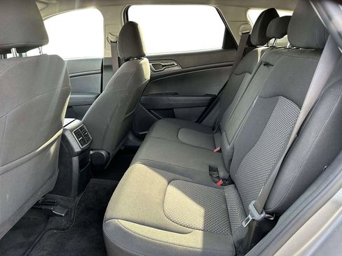 Used 2023 Kia Sportage LX AWD/4WD image 12