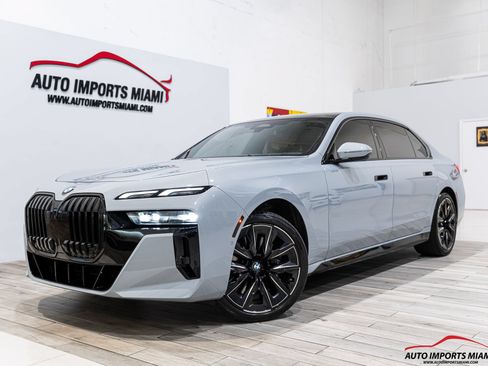 Used 2023 BMW 740i w/ Parking Assistance Package RWD image 89