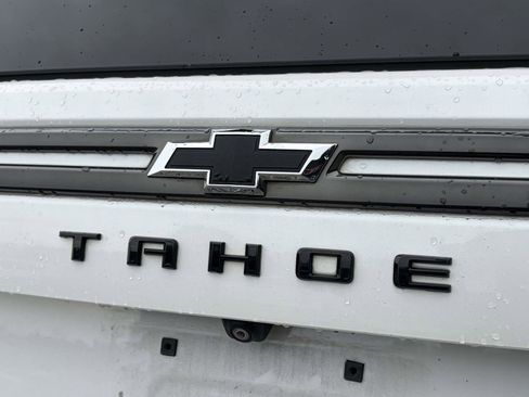 Used 2022 Chevrolet Tahoe Z71 w/ Luxury Package AWD/4WD image 12