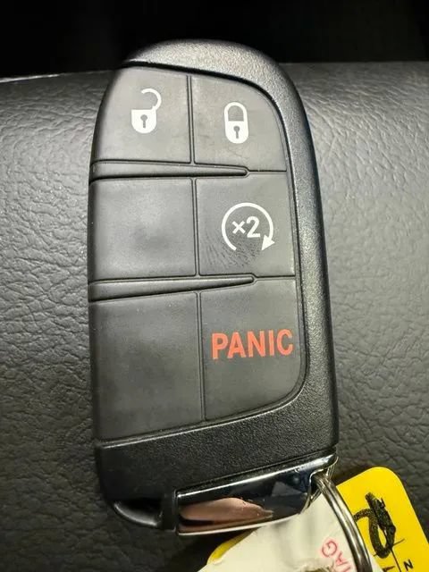 Used 2025 Jeep Compass Trailhawk w/ Trailhawk Convenience Group AWD/4WD image 26