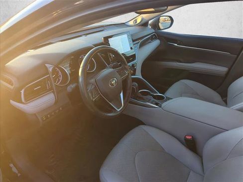 Used 2022 Toyota Camry XLE image 8