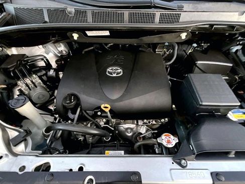 Used 2017 Toyota Sienna XLE image 7