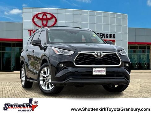 Used 2021 Toyota Highlander Limited FWD image 1