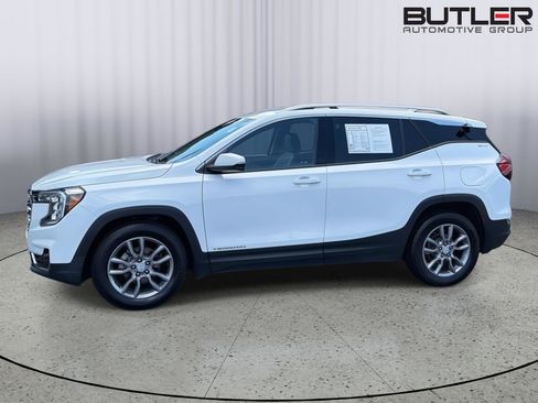 Certified 2024 GMC Terrain SLT FWD image 3