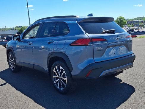 Used 2024 Toyota Corolla Cross XLE FWD image 4
