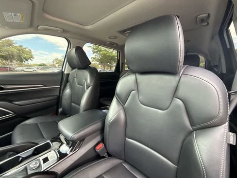 Certified 2024 Kia Telluride S w/ S Sunroof Package image 14