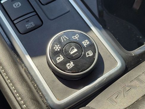 Used 2025 Nissan Pathfinder SV AWD/4WD image 29