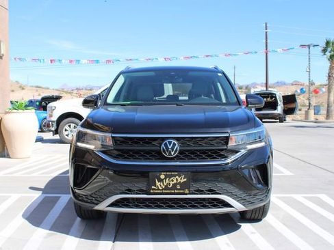 Used 2023 Volkswagen Taos SE image 2