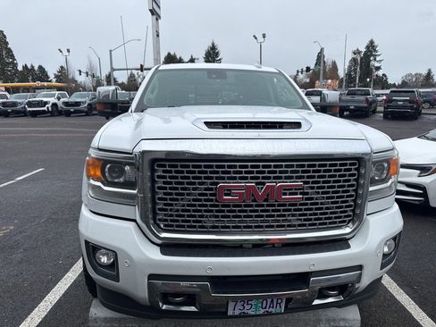 Used 2017 GMC Sierra 3500 Denali w/ Duramax Plus Package image 6