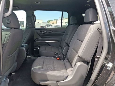 Used 2025 Chevrolet Traverse LT w/ Enhanced Driving Package FWD image 31