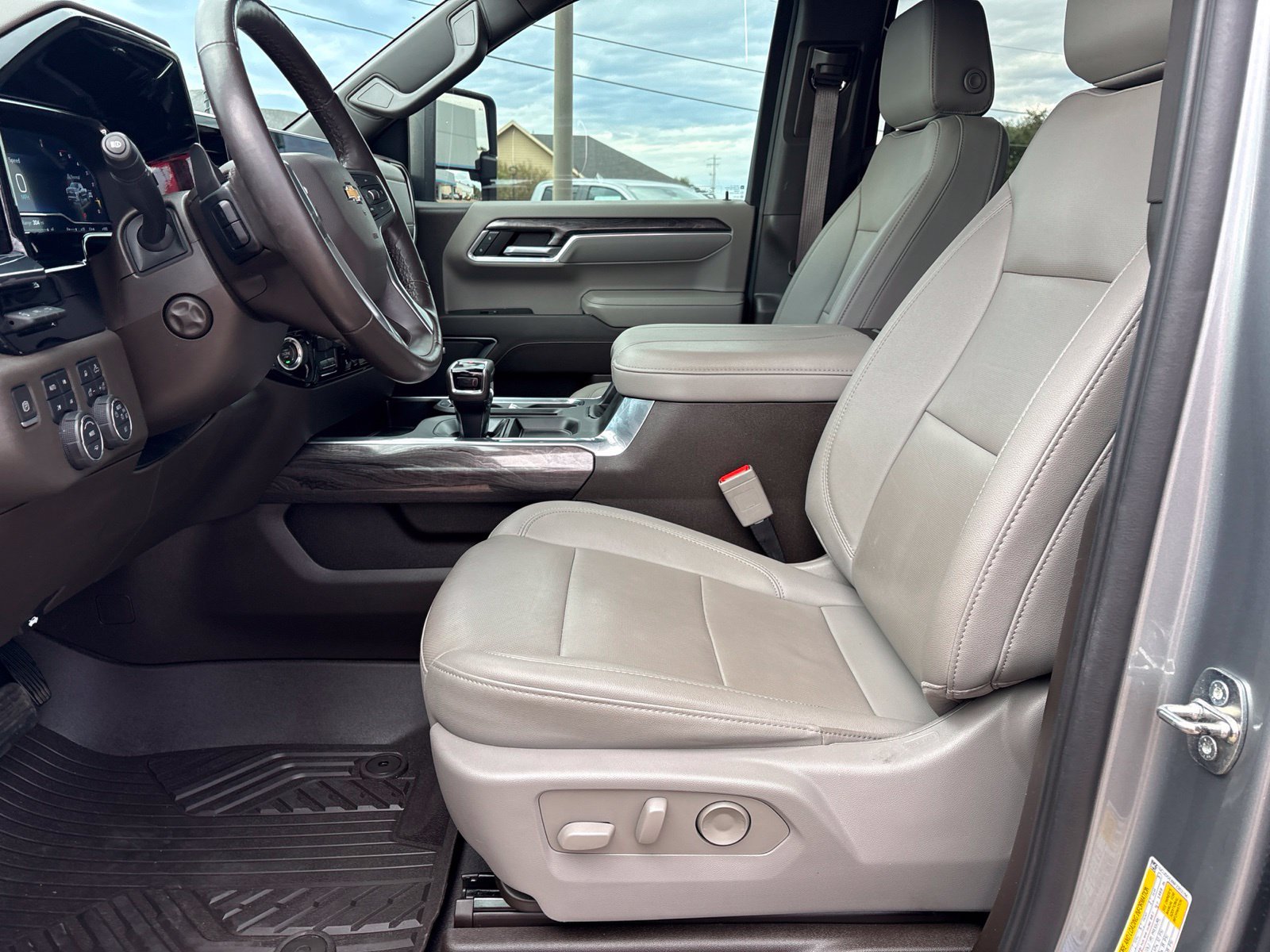 Used 2023 Chevrolet Silverado 1500 LTZ AWD/4WD image 17