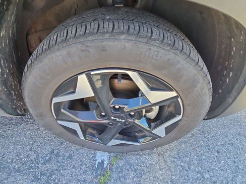 Used 2025 Kia Seltos S image 10