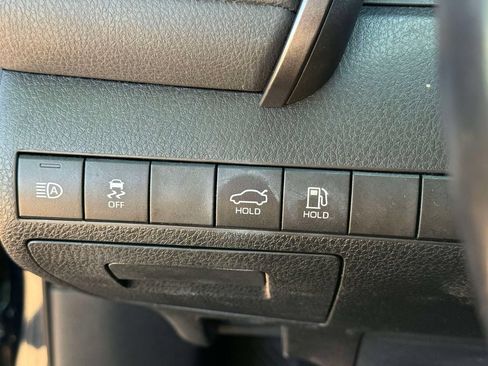 Used 2020 Toyota Camry XLE FWD image 25