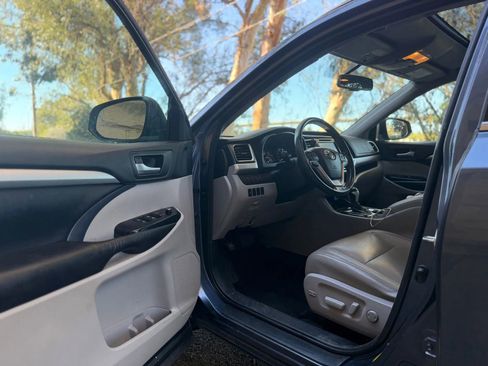 Used 2016 Toyota Highlander XLE AWD/4WD image 14