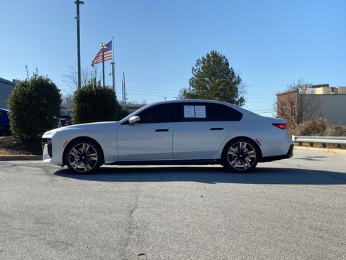 Used 2025 BMW 740i w/ Premium Package image 14