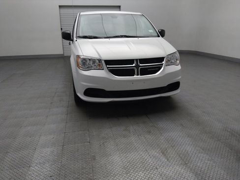 Used 2019 Dodge Grand Caravan SE FWD image 14