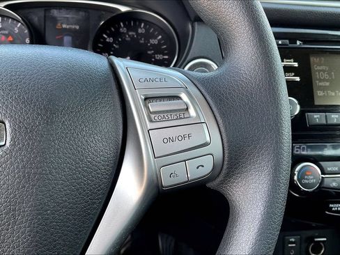 Used 2015 Nissan Rogue SV FWD image 11
