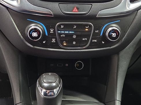 Used 2019 Chevrolet Equinox LT image 22