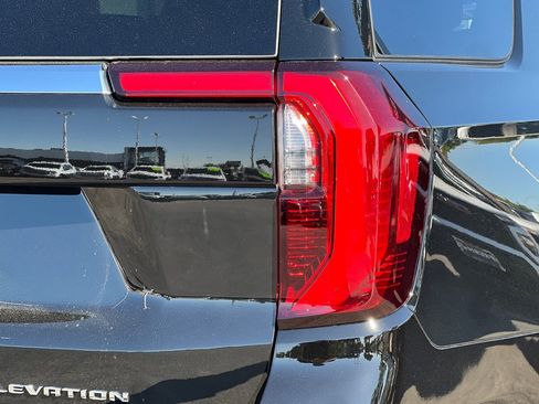 New 2026 GMC Yukon Elevation AWD/4WD image 7