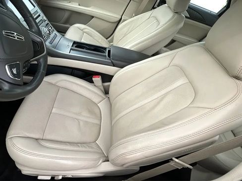 Used 2020 Lincoln MKZ Reserve w/ Elements Package AWD/4WD image 11