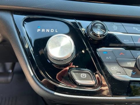 Used 2019 Chrysler Pacifica Touring Plus w/ S Appearance Package FWD image 21
