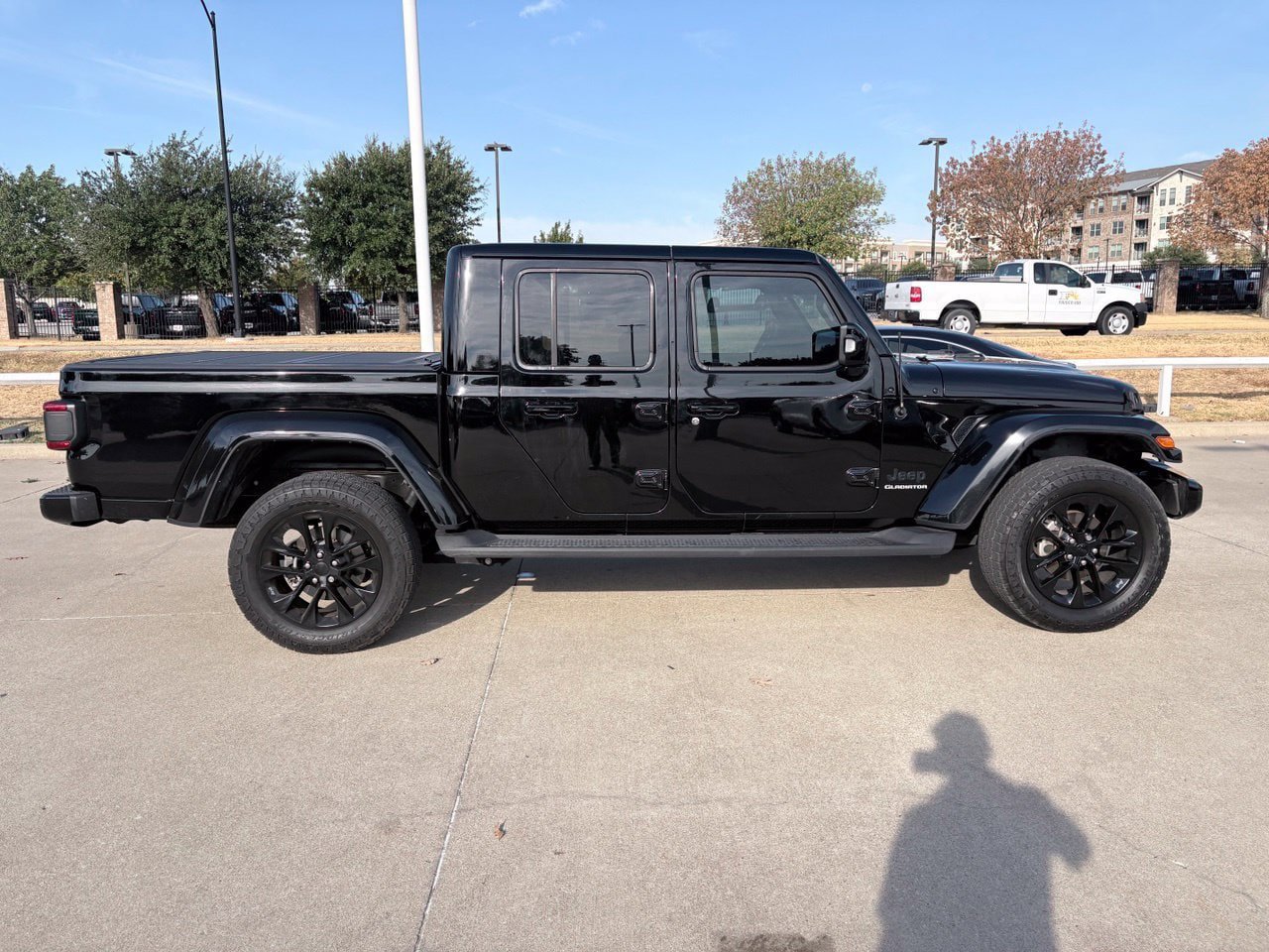 Used 2022 Jeep Gladiator Overland AWD/4WD image 3
