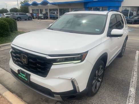Used 2024 Honda Pilot Elite image 1