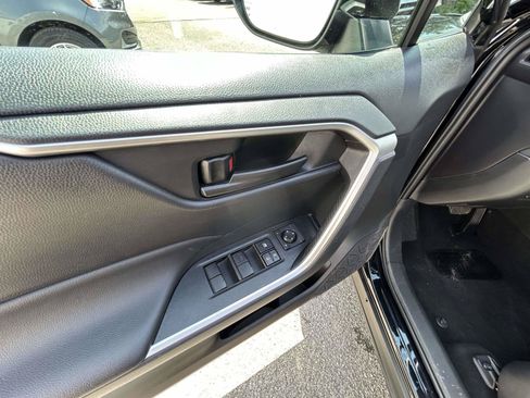 Used 2025 Toyota RAV4 LE AWD/4WD image 19